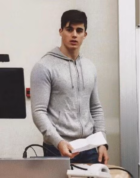 Ngay khi đăng tải, bài đăng lập tức gây sốt cộng đồng mạng và nhận được gần 2.000 lượt thích chỉ trong khoảng thời gian ngắn.