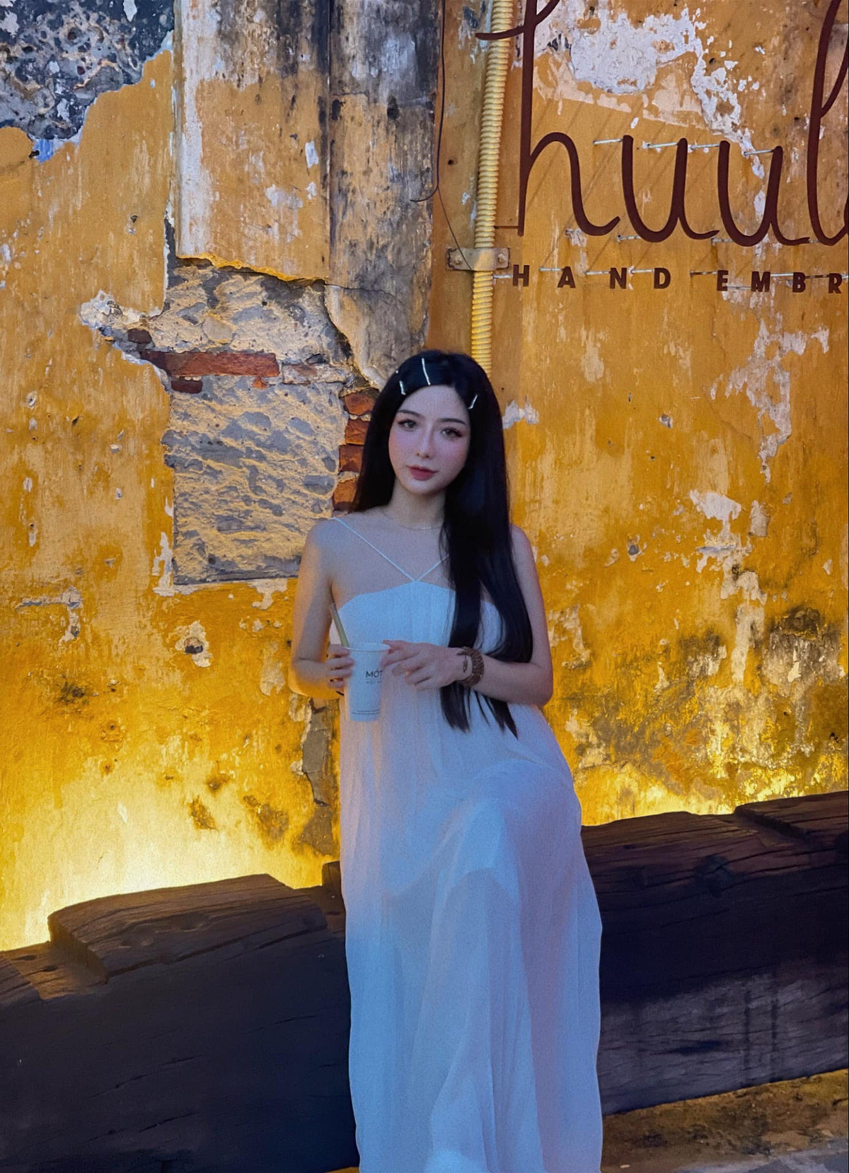 Bên dưới mỗi hình ảnh đăng tải trên Facebook, Instagram, Hồng Nhung nhận được rất nhiều lời khen về ngoại hình cũng như những nỗ lực trong hành trình giảm cân.