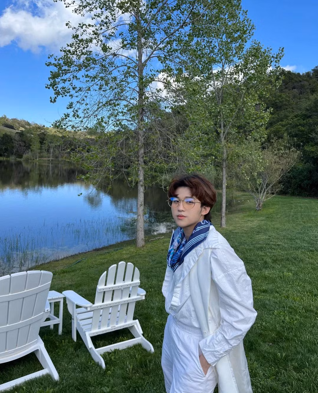 Nhiều netizen nhận định trong cộng đồng fan Việt, có lẽ người đứng đầu trong khoản sở hữu bộ sưu tập "cheap moment" với thần tượng chính là Nhất Hoàng.