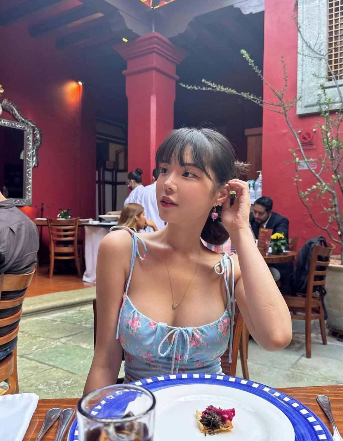 Ngoài ra, gái xinh Hàn Quốc này còn mở một shop nội y để phát triển sự nghiệp kinh doanh.