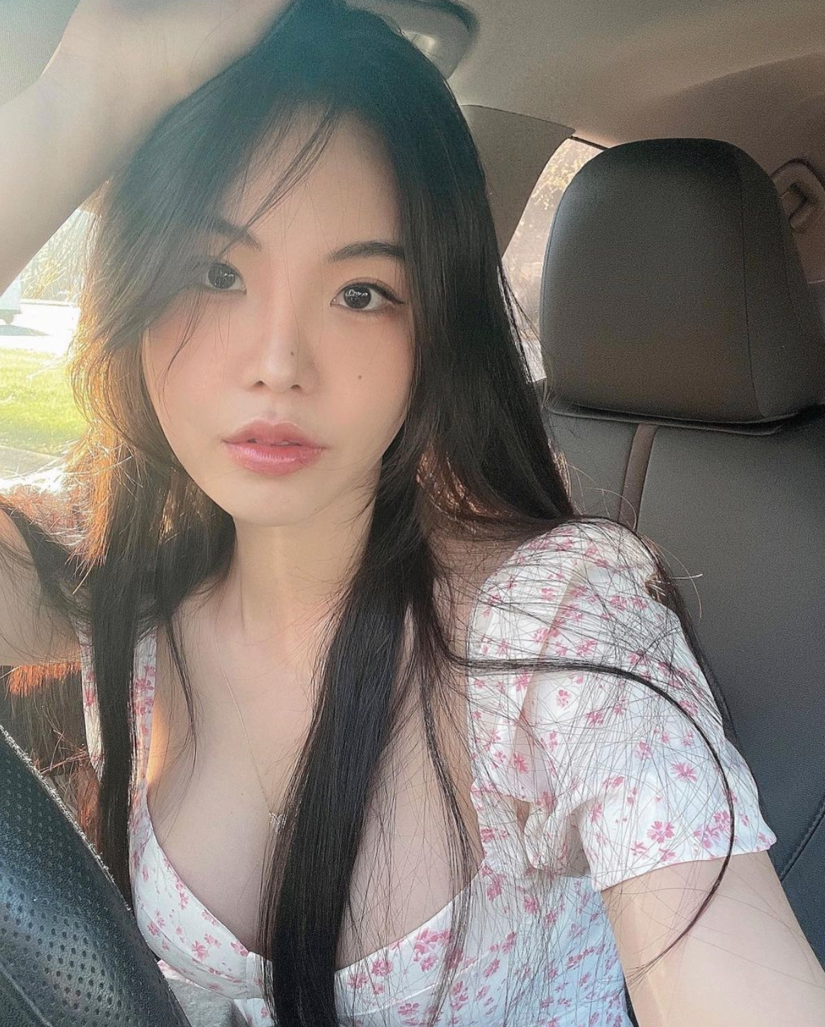 Kang Hye Ji thường xuyên nhận được nhiều lời khen của cộng đồng mạng bởi những hình ảnh diện nội y quyến rũ.