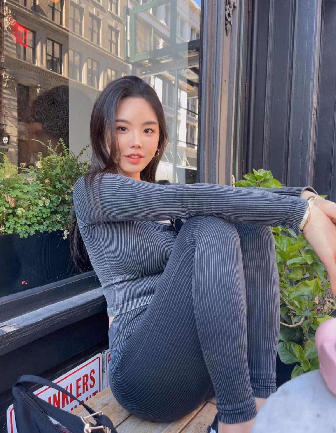 Hye Ji theo đuổi phong cách gợi cảm nên đặc biệt chú trọng đến việc rèn luyện vóc dáng.