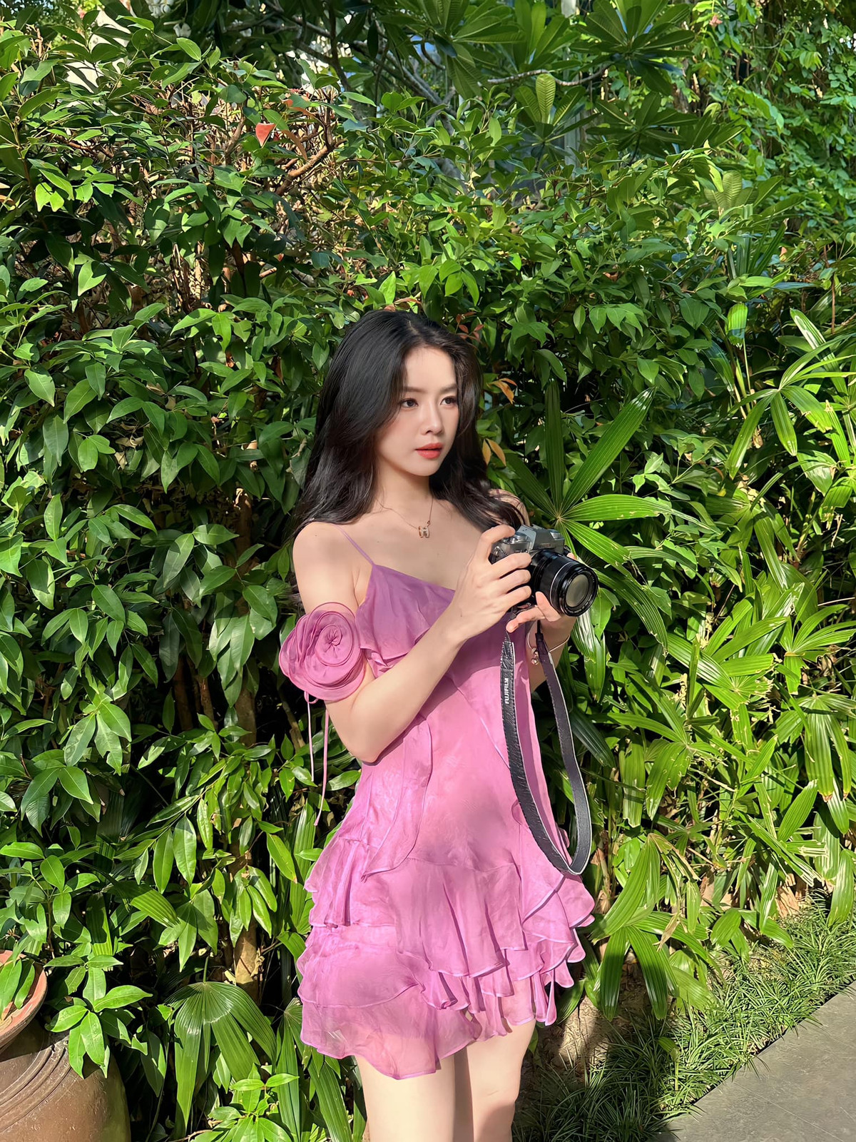 Với 2 lần phẫu thuật, Mie hiện tại đã sở hữu được chiếc mũi hoàn hảo với sống mũi cao và đầu mũi thon gọn, khiến gương mặt cô nàng trở nên thanh thoát và thu hút hơn. Ảnh: FBNV