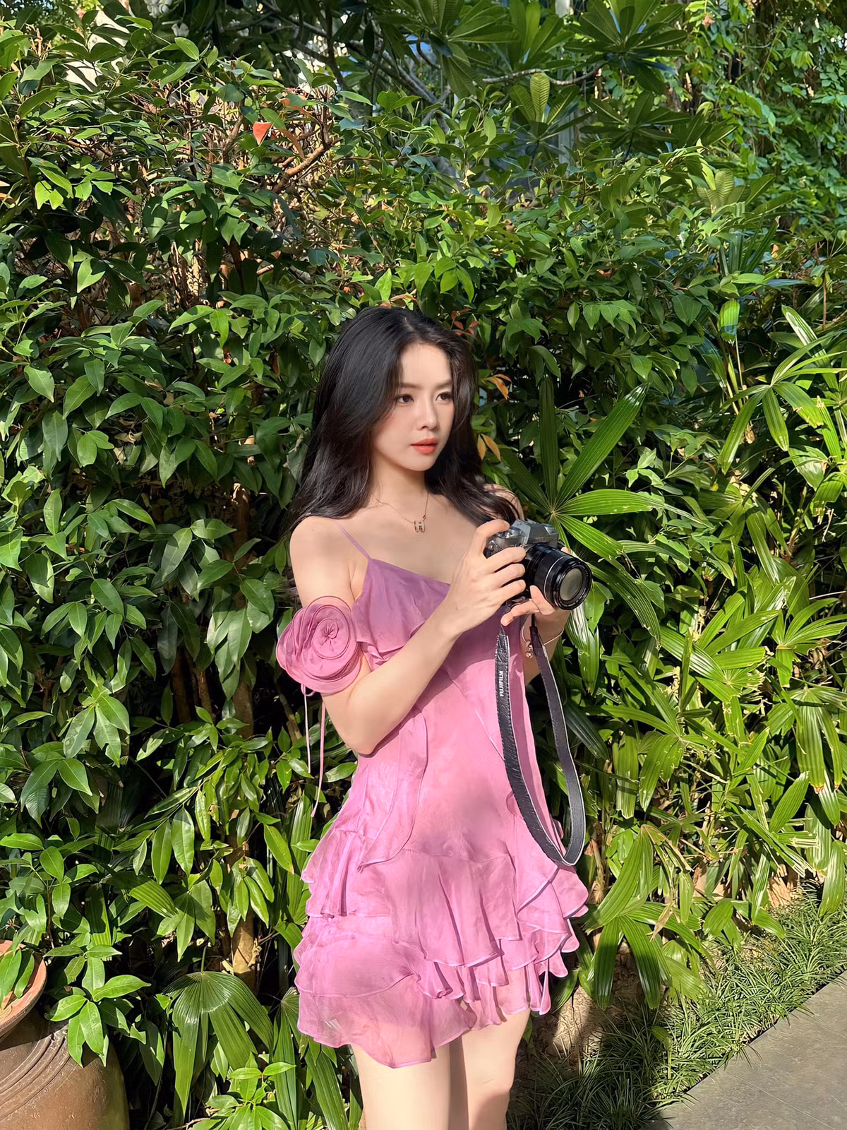 Với 2 lần phẫu thuật, Mie hiện tại đã sở hữu được chiếc mũi hoàn hảo với sống mũi cao và đầu mũi thon gọn, khiến gương mặt cô nàng trở nên thanh thoát và thu hút hơn. Ảnh: FBNV