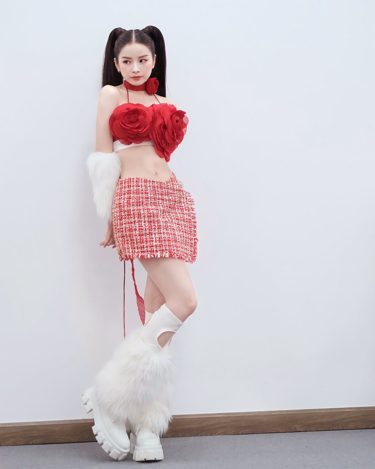 Thời gian gần đây, cô nàng ngày càng "lên hương" nhan sắc, nhận được nhiều lời khen của dân tình với visual trẻ trung.