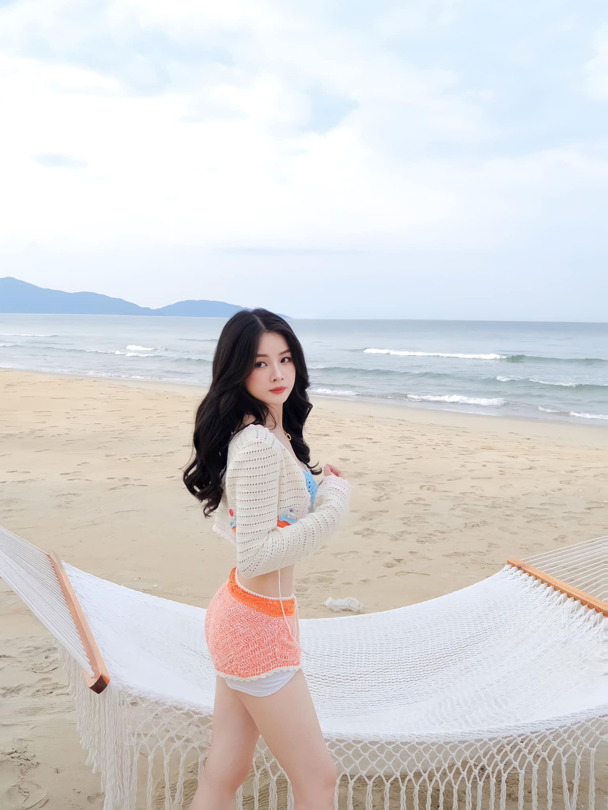 Cụ thể, nữ DJ từng chia sẻ cô đã phẫu thuật mũi tại một tiệm nhỏ sau khi thất tình. Sau đó, cô nàng đã phải khóc 7 ngày 7 đêm vì không nhận ra gương mặt.