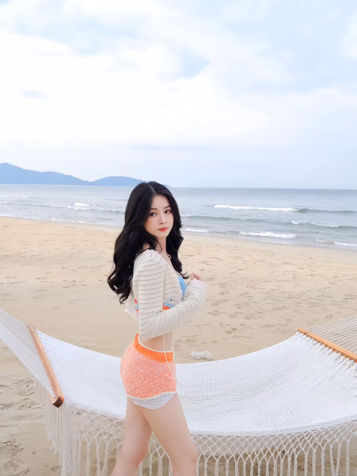 Cụ thể, nữ DJ từng chia sẻ cô đã phẫu thuật mũi tại một tiệm nhỏ sau khi thất tình. Sau đó, cô nàng đã phải khóc 7 ngày 7 đêm vì không nhận ra gương mặt.