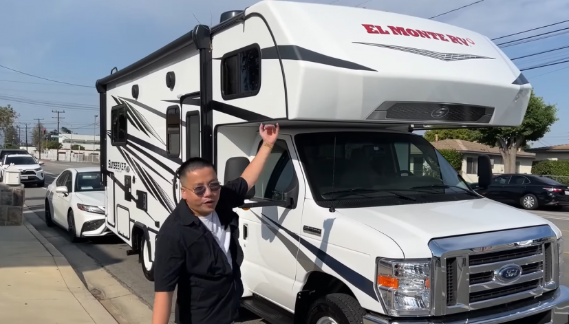 Những chia sẻ mới nhất của nam Youtuber quê Khánh Hòa khiến cộng đồng mạng không khỏi thích thú. Nhiều người bày tỏ sự trầm trồ, xuýt xoa trước độ chịu chi của Khoa Pug.