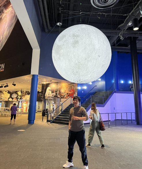 Anh cũng từng gây xôn xao khi chi 5 tỷ đồng để kéo chân, cải thiện chiều cao. Ảnh: Cắt ra từ clip