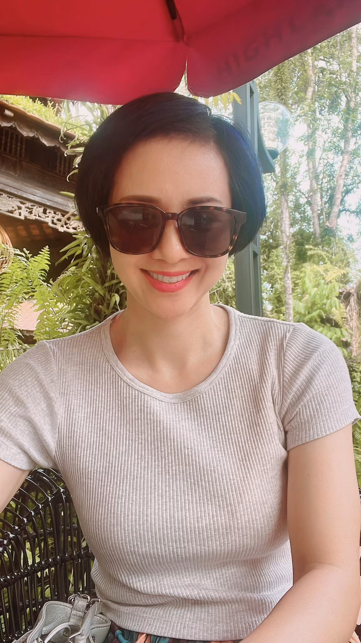 Sau ly hôn, Thúy Hiền sống một mình, làm công việc huấn luyện và kinh doanh thời trang để nuôi con.