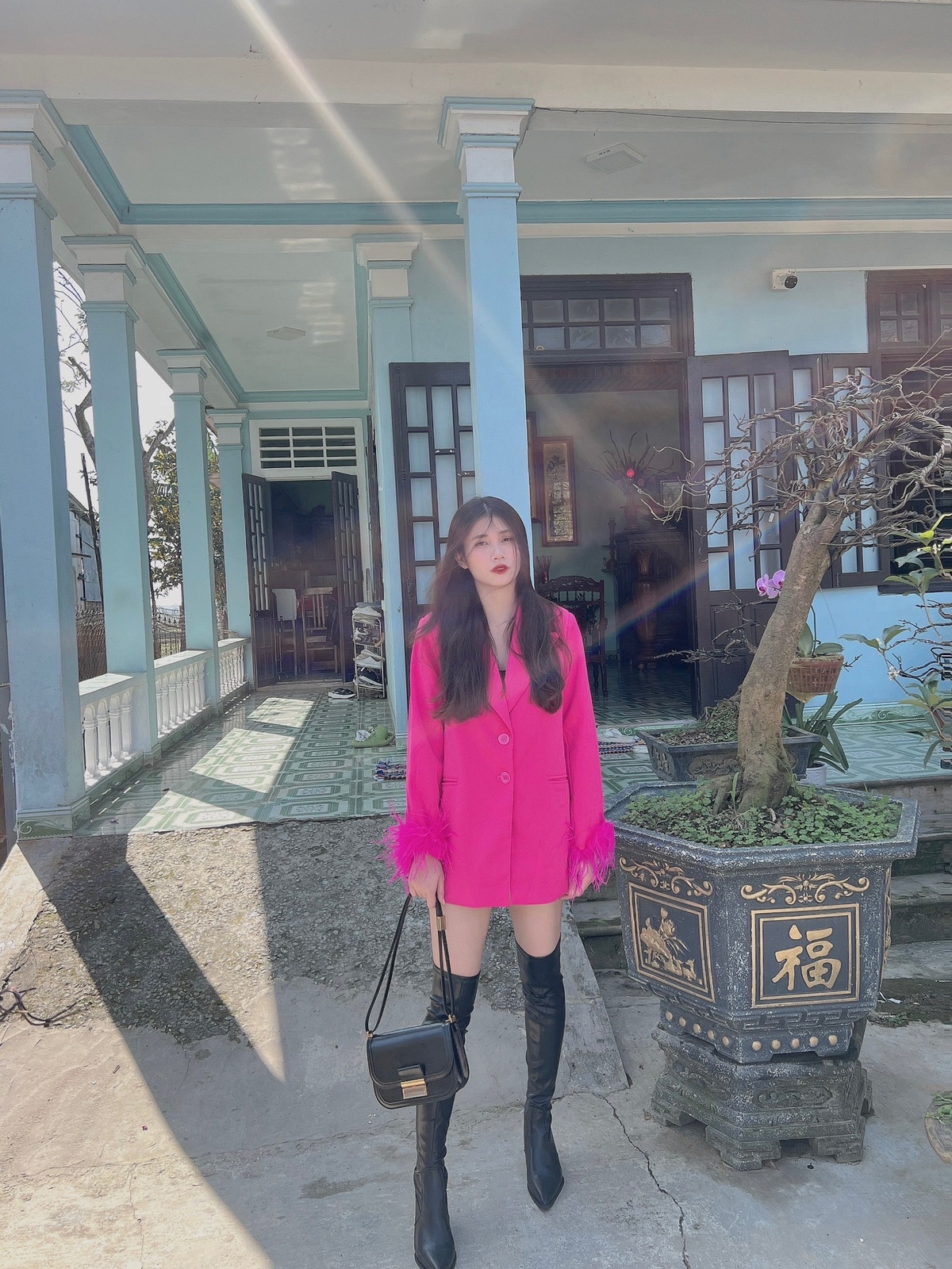 Trong những bức ảnh hiếm hoi được Tuyền chia sẻ trên Instagram, Như Tuyền thể hiện đúng chất dịu dàng của con gái Huế.