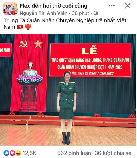 Mới đây, trên mạng xã hội, Nguyễn Thị Ánh Viên khoe hình ảnh mặc quân phục tại buổi lễ Trao quyết định nâng bậc lương, thăng quân hàm quân nhân chuyên nghiệp đợt 1 năm 2023. Buổi lễ diễn ra ngày 5/7 vừa qua.