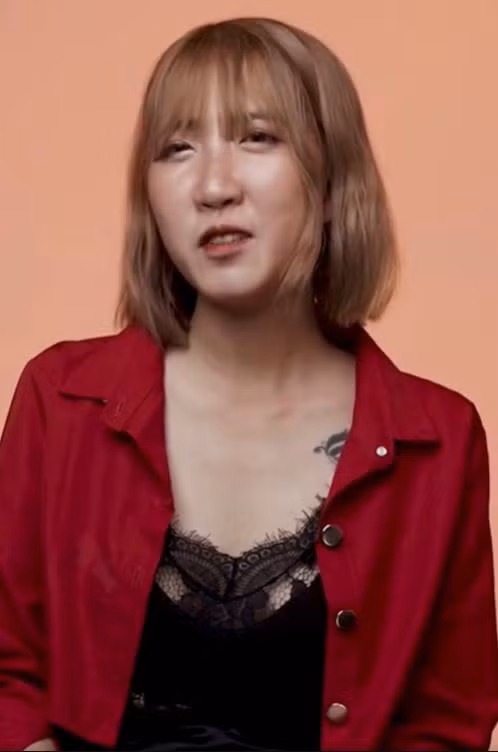 Cô cho biết những đòi hỏi như bạn trai có ngoại hình đẹp, có điều kiện kinh tế cao để mỗi tháng được đi du lịch khắp nơi là chẳng có gì quá đáng, mọi chuyện ồn ào là do mọi người đang làm quá lên thôi.