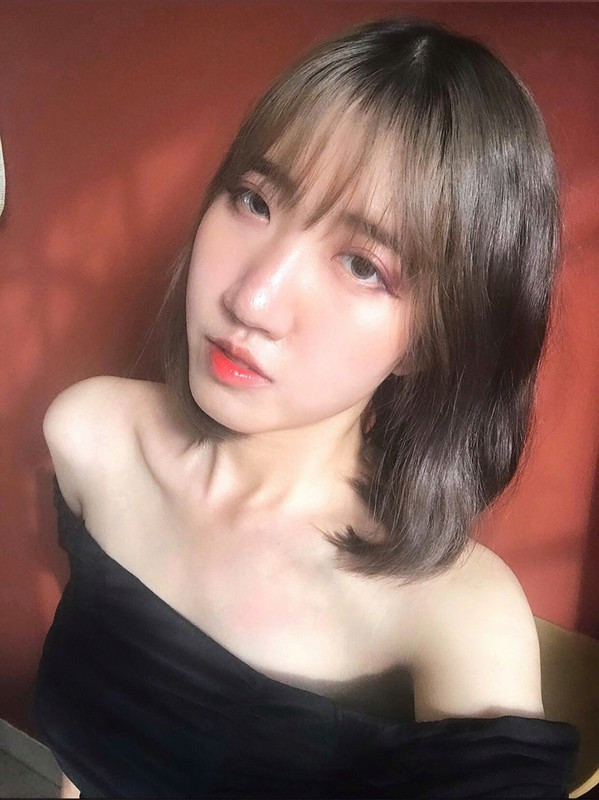 Cụ thể, cô chia sẻ: "Mình thấy mình không có đòi hỏi gì quá đáng đâu. Như kiểu là 'Bạn nam ơi, một tháng anh phải cho em 50 triệu để dắt em đi du lịch Châu Âu. Mình thấy nó bình mà không hiểu sao mọi người làm quá lên".