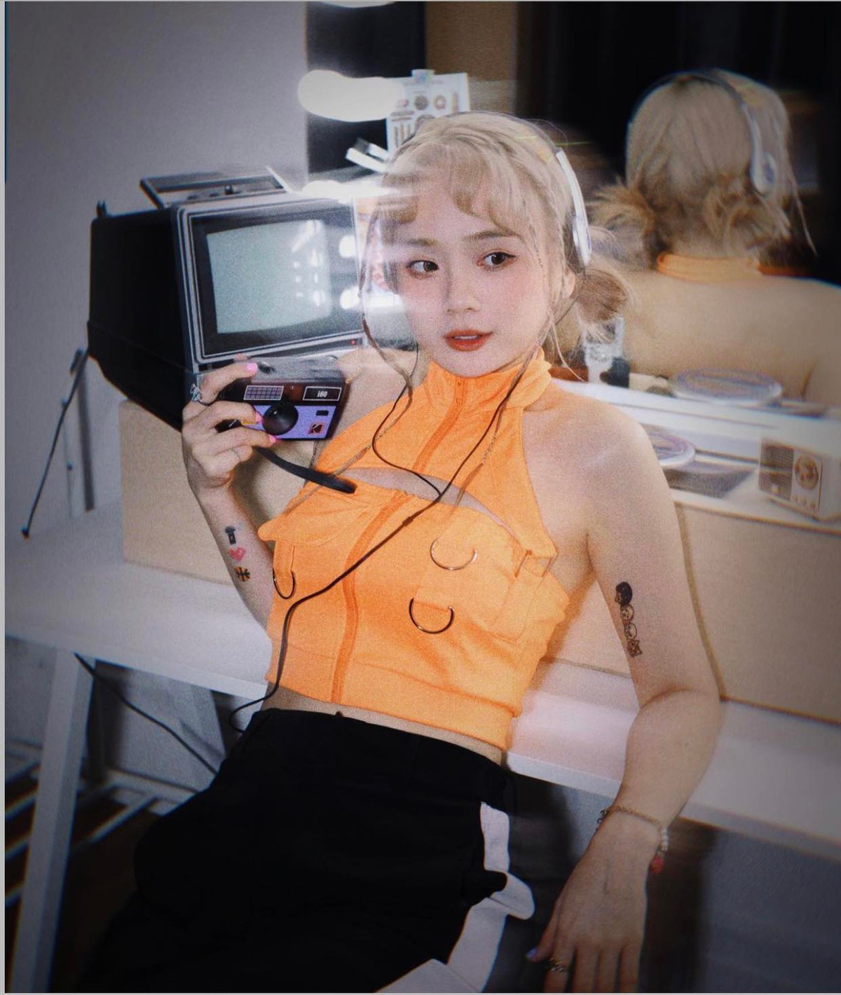 Jumi sở hữu đường cong săn chắc, làn da trắng ngần và đôi chân dài miên man.