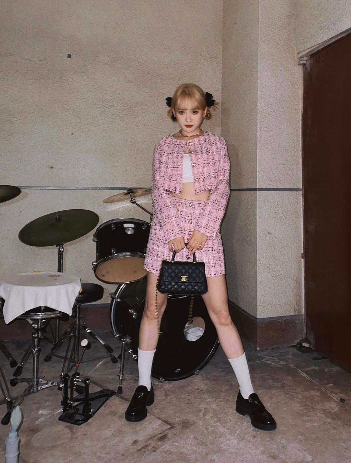 Thời gian gần đây, Jumi có sự thay đổi phong cách, chuyển từ style dịu dàng sang phong cách trưởng thành và gợi cảm hơn.