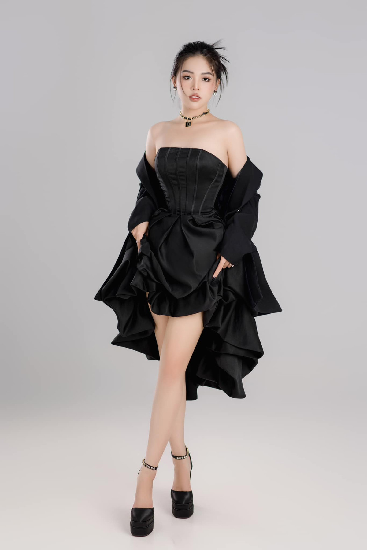 Trúc Lâm của hiện tại sở hữu ngoại hình xinh đẹp chẳng kém hot girl.