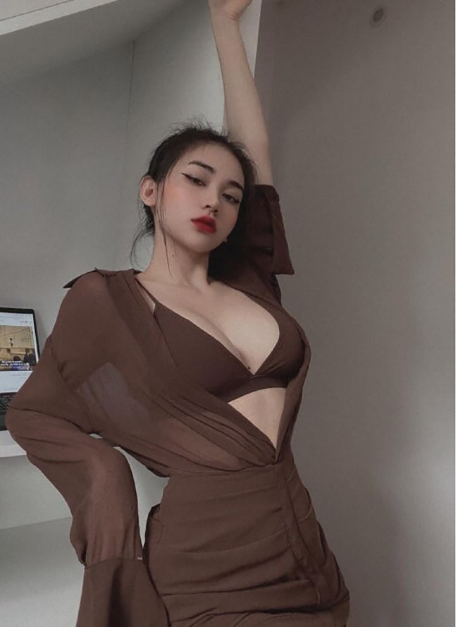 Lê Bích Trâm cũng là một hot girl nổi tiếng trong giới người mẫu ảnh. Cô nàng sở hữu hình thể chữ S gợi cảm nhờ chăm chỉ tập gym.