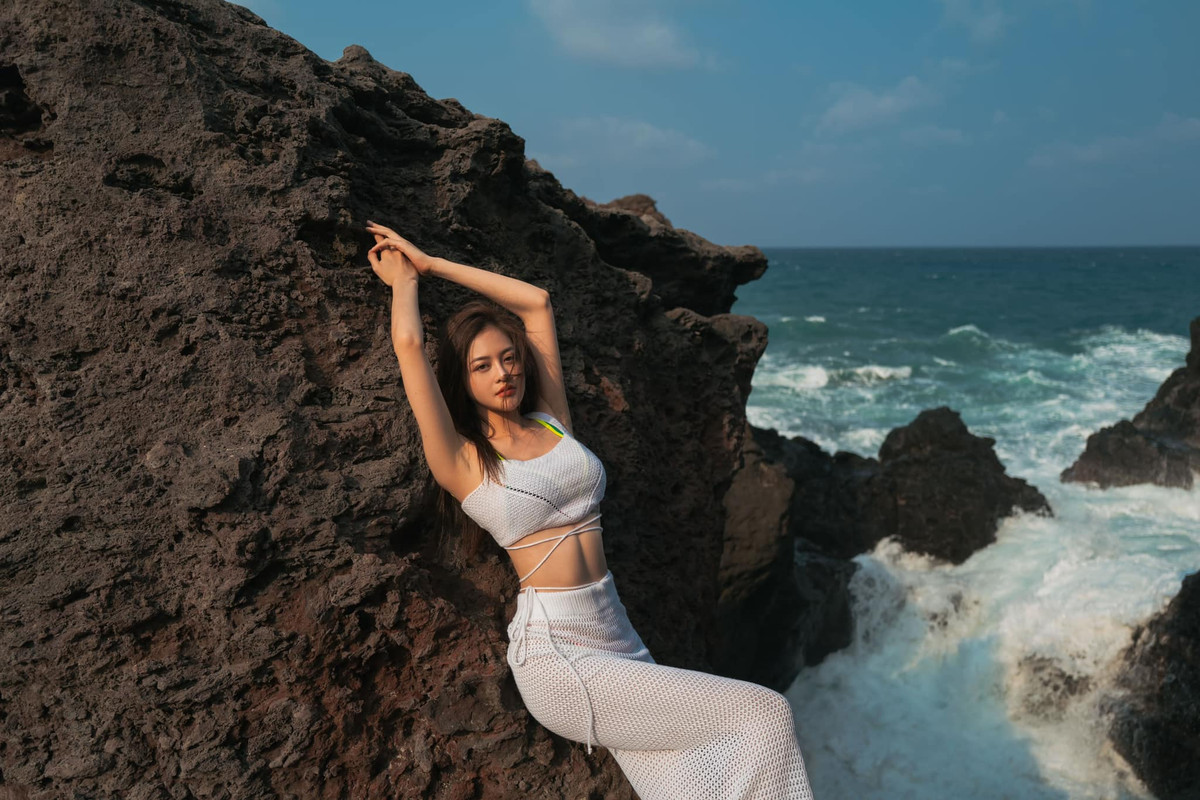 Cô nàng hot girl một thời của thế hệ 8x, 8x hiện tại cũng tự tin theo đuổi phong cách thời trang đa sắc màu.