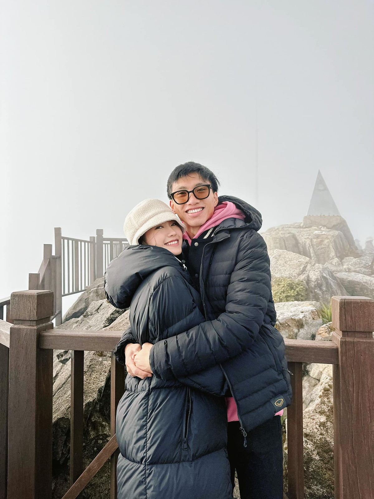 Mới đây, trên story cá nhân cặp đôi tiếp tục khoe khoảnh khắc "tình bể tình" bên nhau trong chuyến du lịch Đà Nẵng.