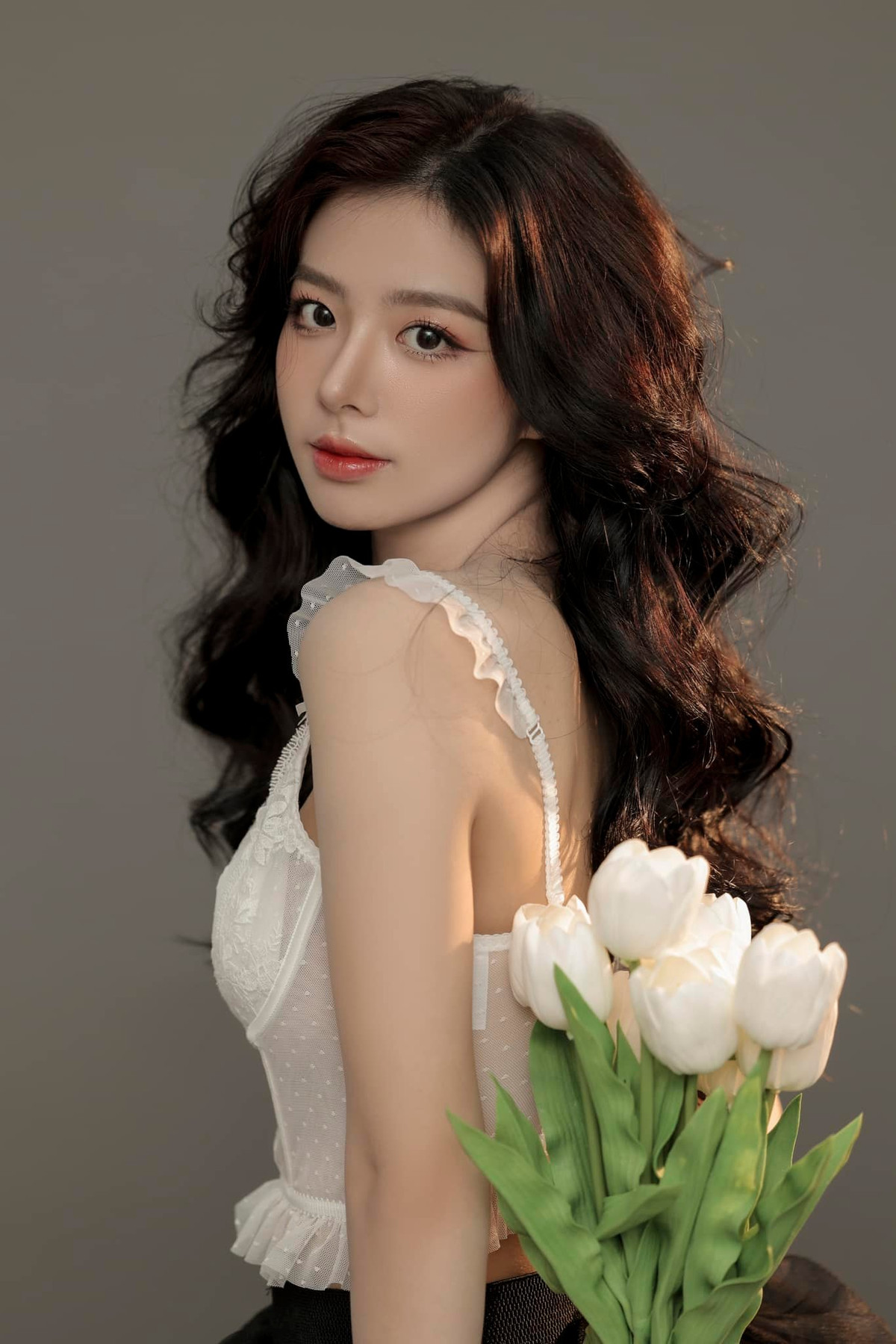 Hằng Phan chính là một trong những hot girl tiêu biểu của thế hệ 10X xứng đáng với danh xưng “nữ thần thế hệ mới”.