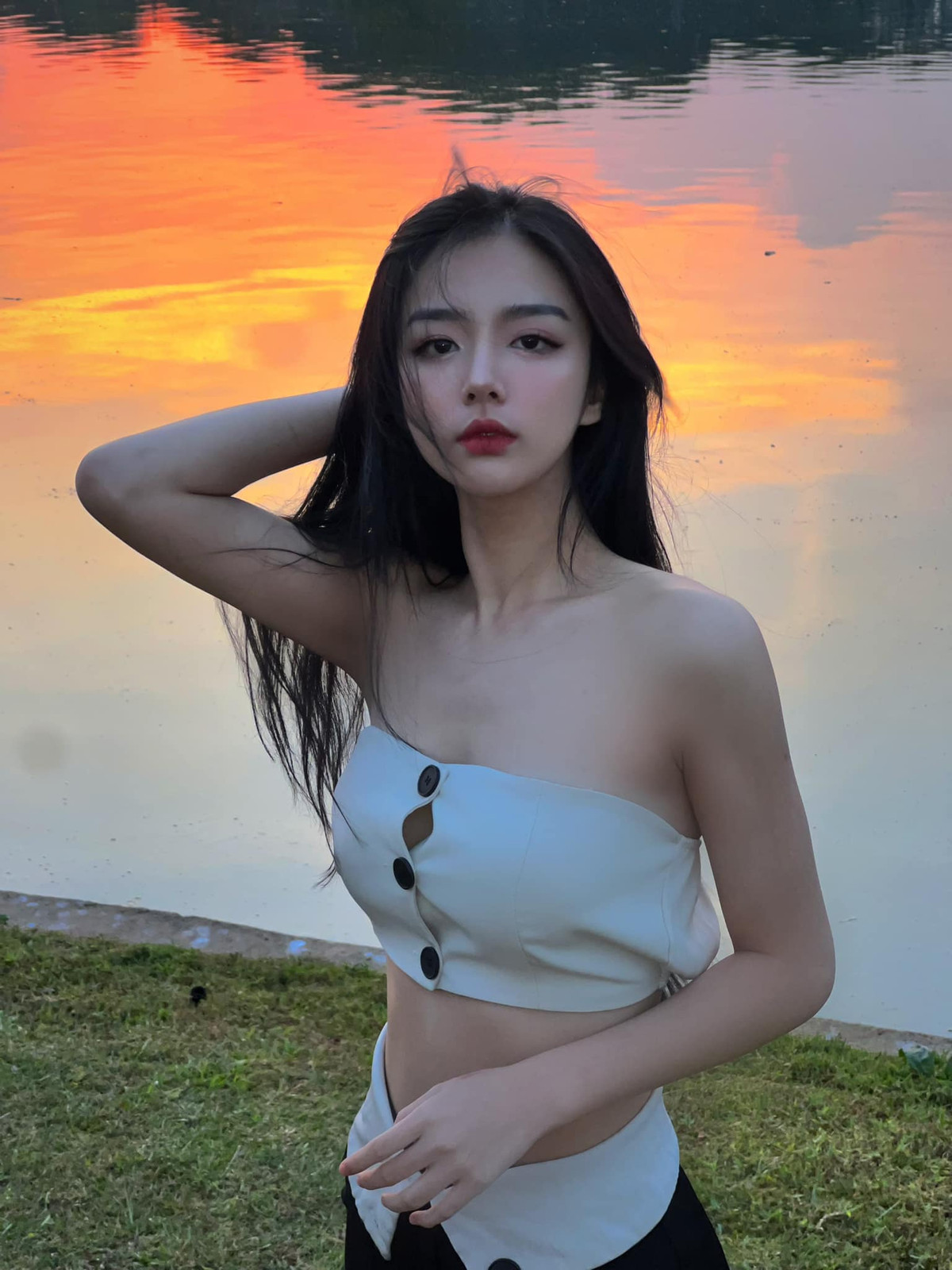 Hình ảnh đời thường của gái xinh Quảng Bình còn được một số trang báo quốc tế đăng tải.