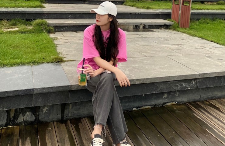 Nhờ lợi thế hình thể chuẩn, Như Tuyền chuộng diện các thiết kế gợi cảm.