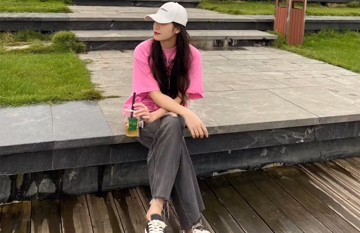 Nhờ lợi thế hình thể chuẩn, Như Tuyền chuộng diện các thiết kế gợi cảm.