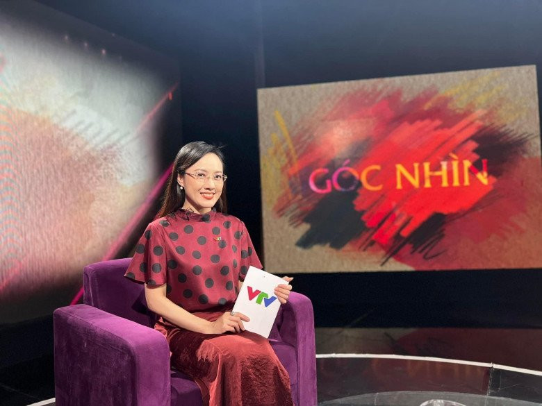 Có nhiều ý kiến cho rằng khi không trang điểm, Hoài Anh để lộ đôi mắt thâm quầng khá nhiều, song làn da của cô được đánh giá là mịn màng và không có nhiều nếp nhăn.