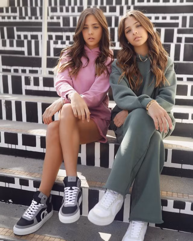 Được biết, hiện tại cả hai vẫn chăm chỉ với đam mê làm người mẫu của mình.