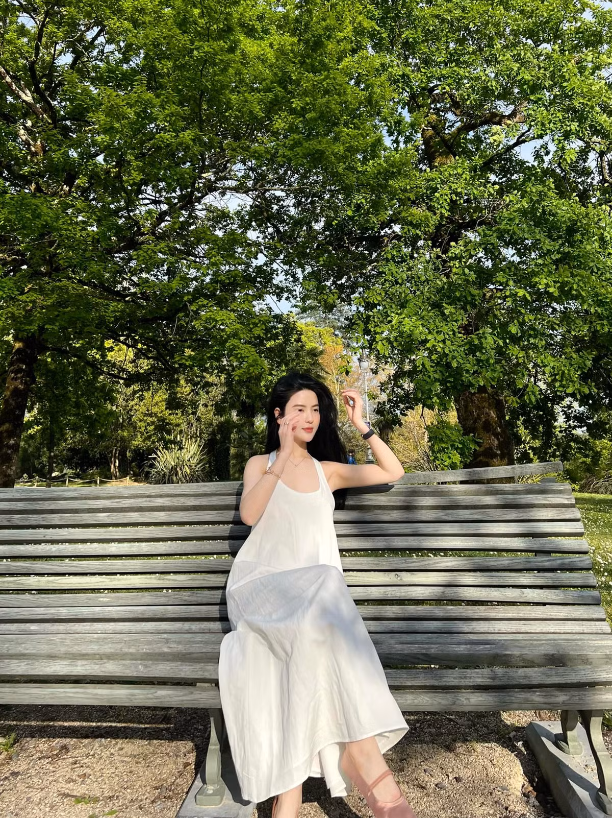 Trước đây Chu Thanh Huyền cũng thường xuyên có mặt trên khán đài trong các trận đấu của Quang Hải. Tuy nhiên thời gian gần đây cô nàng ít lộ diện trước công chúng, đồng thời trở thành nàng WAG lắm thị phi và gây tranh cãi nhiều hơn. Ảnh: FBNV