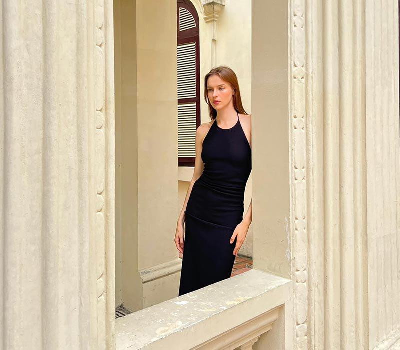 Cô nàng 9x thường khoe khéo vóc dáng nuột nà và quyến rũ trong từng chuyến đi du lịch.