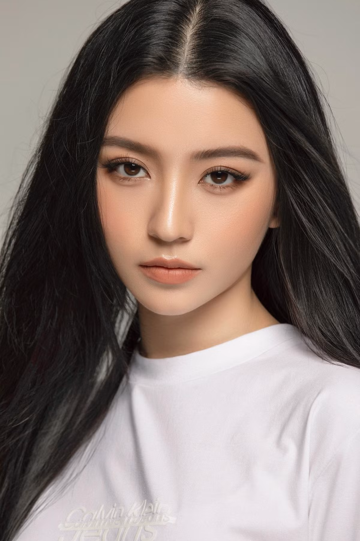 Hot girl Sài Thành sở hữu trang instagram có tới gần 570 ngàn người theo dõi nhờ vẻ đẹp tiên tử và thoát tục này.