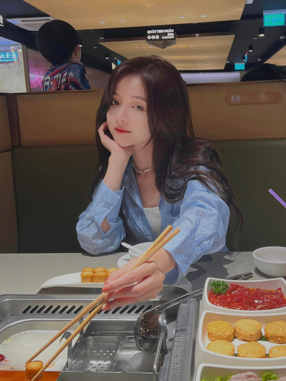 Lan Hương còn sở hữu làn da trắng hồng mịn màng như em bé, làn da này làm nhiều cô gái phải ao ước.