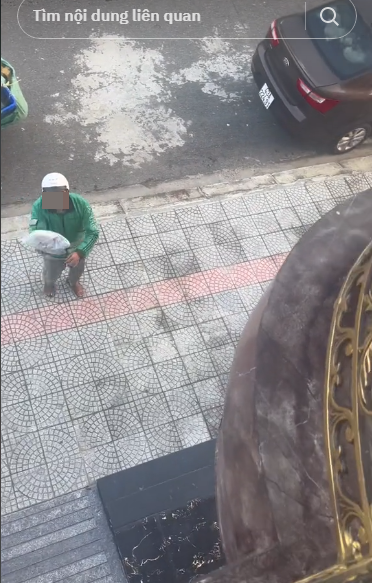 Mới đây, mạng xã hội truyền tay nhau đoạn clip cô gái ghi lại khoảnh khắc nhận đồ shipper mỗi ngày của mình. Thay vì nhận hàng thông thường, cô gái lại có màn nhận đồ và "flex" căn nhà và xế hộp của mình thu hút sự chú ý.