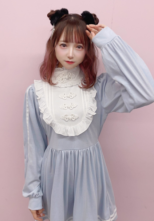 Khi nhìn vào những bức ảnh so sánh thời điểm trước và sau khi làm đẹp, người xem có thể dễ dàng nhận ra sự thay đổi đáng kinh ngạc của Zirazyo.