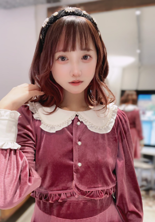 Sự thay đổi này không chỉ giúp cô trở nên tự tin hơn, mà còn khiến nhiều người có hứng thú tìm hiểu, kết bạn và hẹn hò với cô.