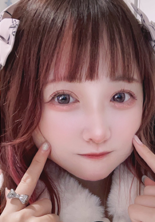 Thậm chí, cô còn được mệnh danh là nữ sinh dễ thương nhất trong trường.