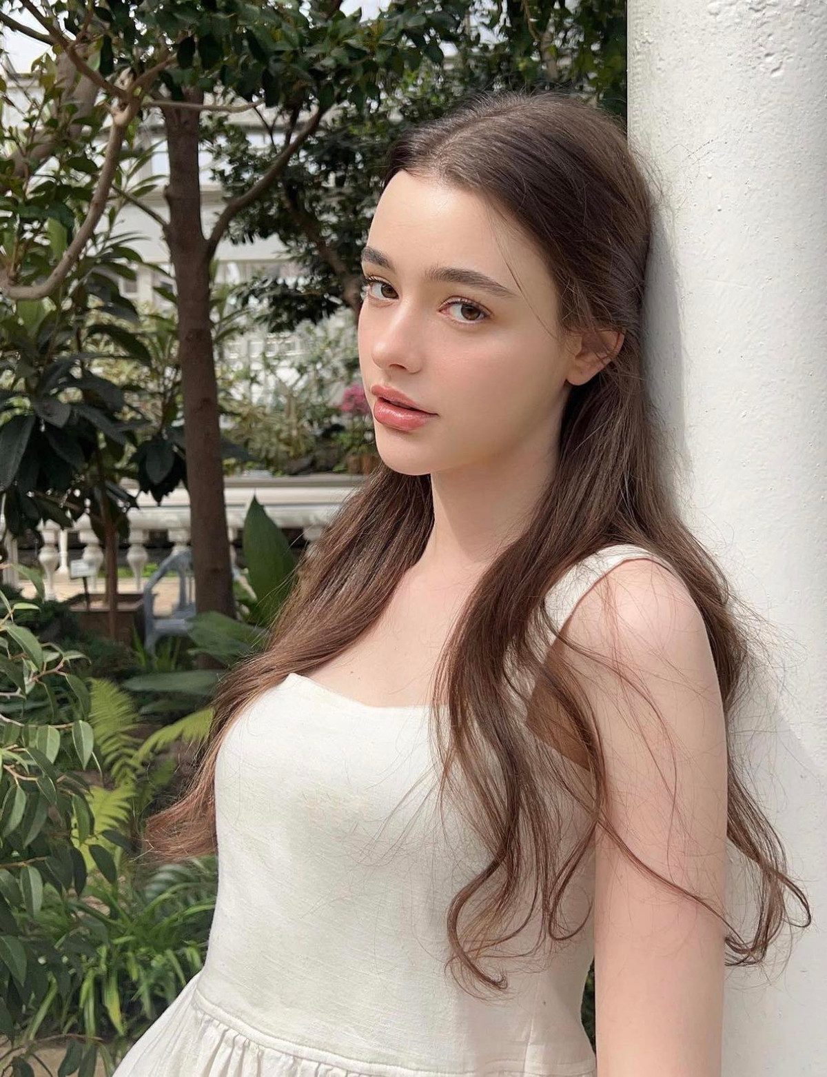 Hình thể đẹp, số đo 3 vòng của cô hoàn hảo đến vậy nhưng cô không theo đuổi phong cách táo bạo mà vô cùng tinh tế, thanh lịch.