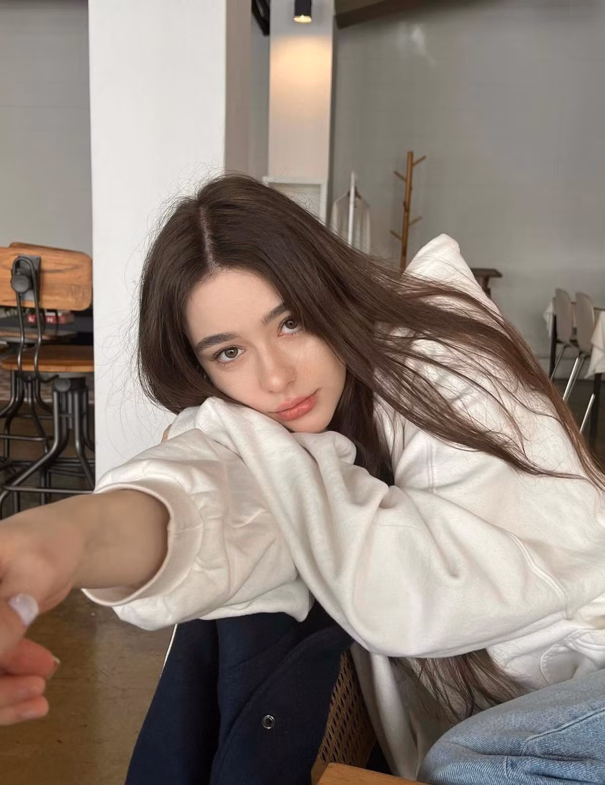 Lối ăn mặc của cô nàng chủ yếu thiên về style năng động và cá tính, trẻ trung chứ không hề nghiêng về style gợi cảm như nhiều nàng hot girl.