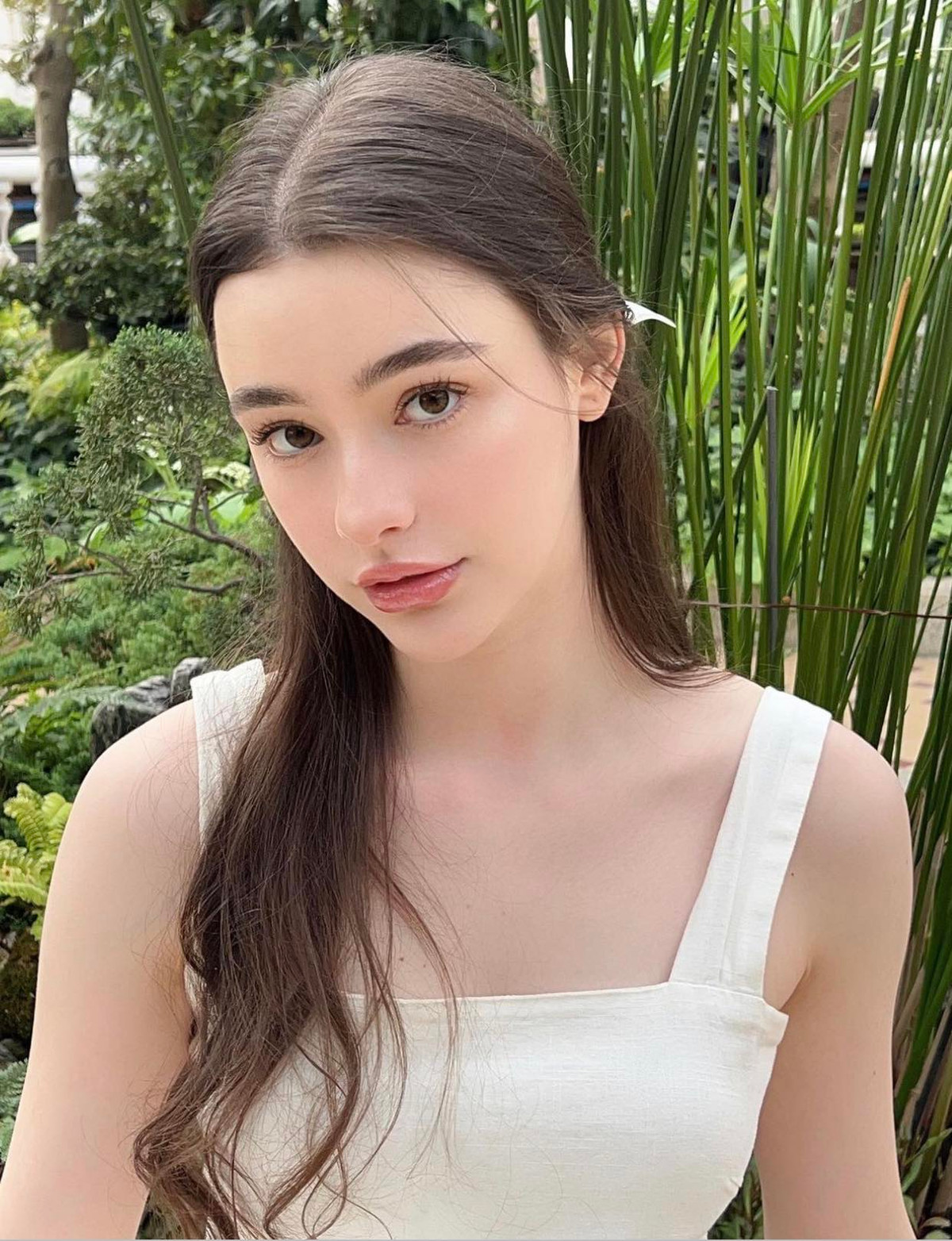 "Thiên thần nước Nga" nổi bật với chiều cao 172cm và số đo 3 vòng lần lượt là 82 - 66 - 96 (cm).