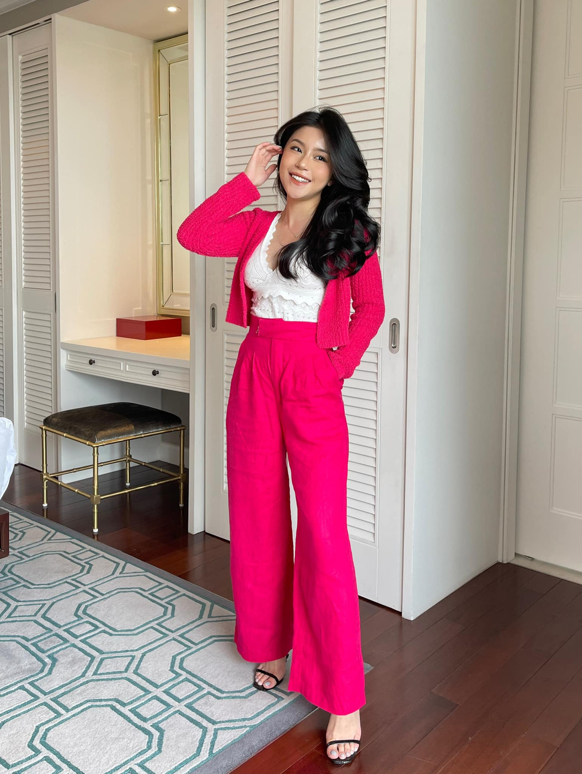 Quỳnh Thi luôn xuất hiện với nụ cười tươi tắn, ngập tràn năng lượng ai nhìn cũng mê tít.