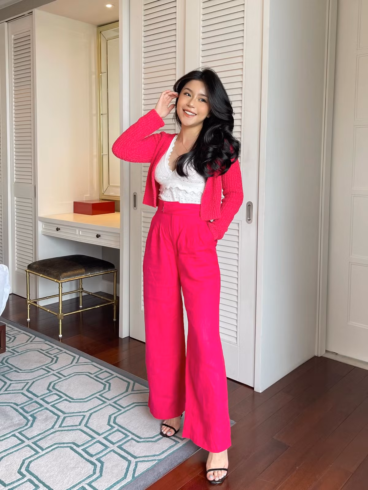 Quỳnh Thi luôn xuất hiện với nụ cười tươi tắn, ngập tràn năng lượng ai nhìn cũng mê tít.