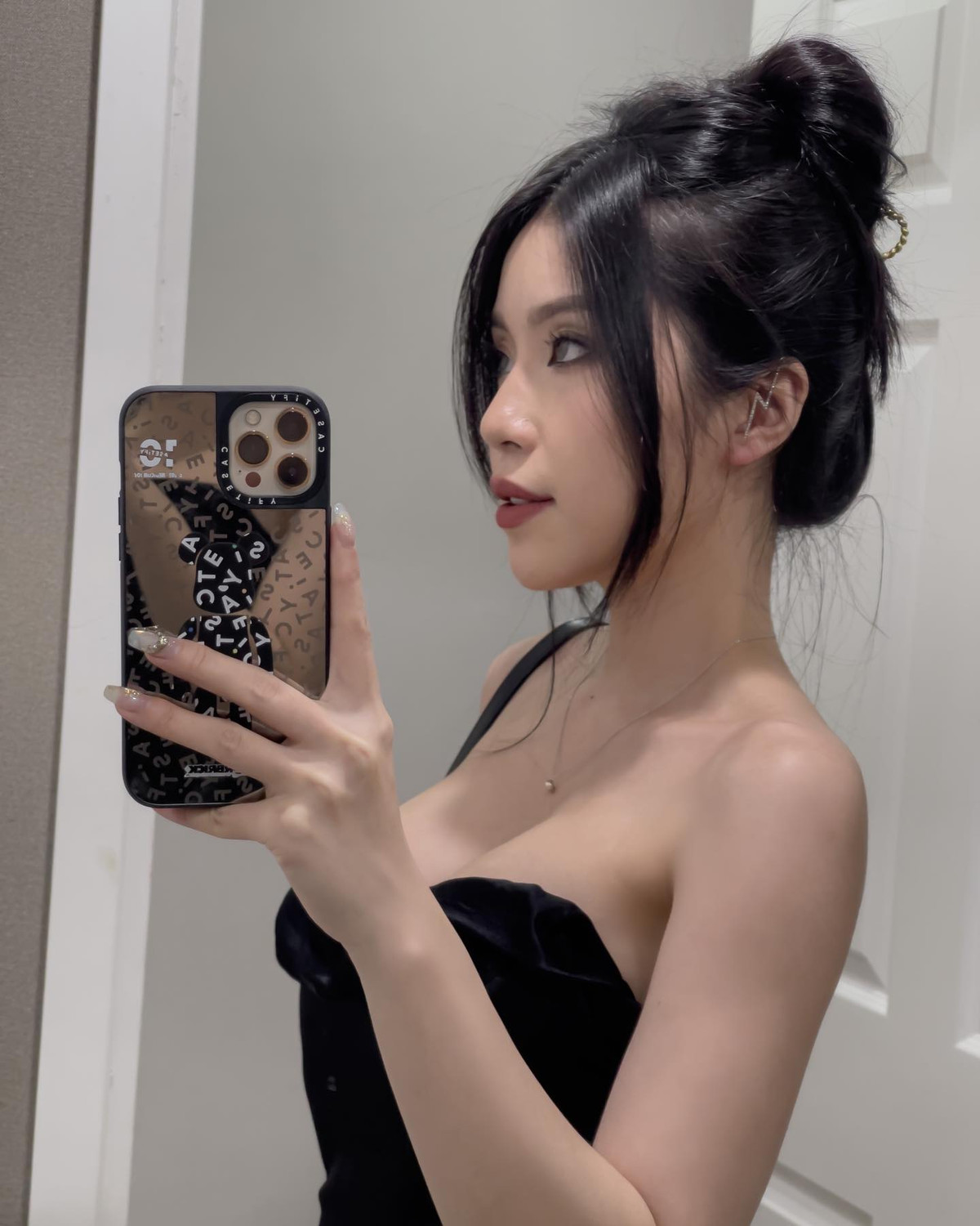 Hot girl TikTok đình đám mạng xã hội thường xuyên khoe khéo vòng một đẫy đà và căng tràn sức sống trên trang cá nhân.