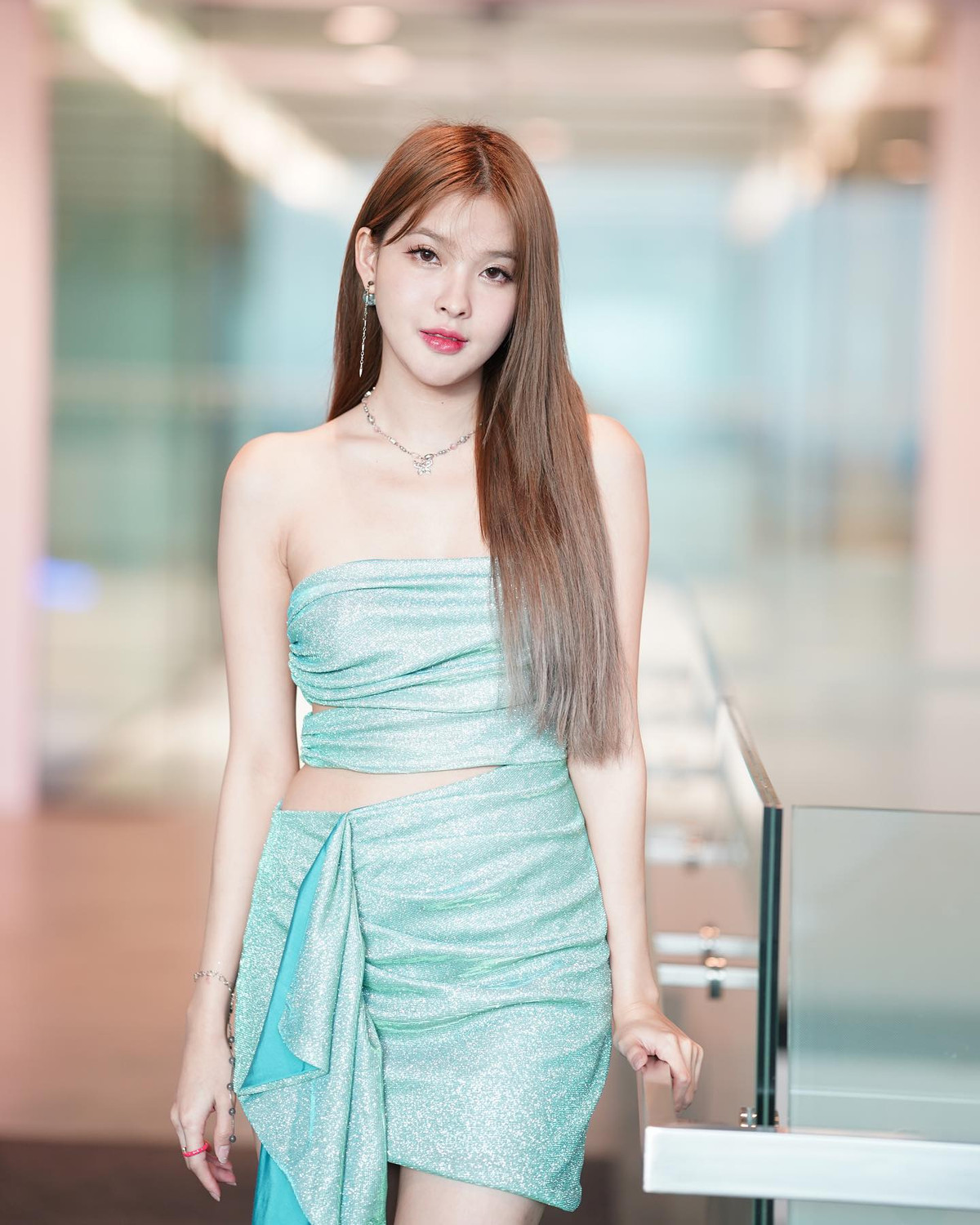 Với nhan sắc cực phẩm của mình, nữ MC xinh đẹp thu hút ánh nhìn của fan nam đồng thời sở hữu hàng trăm nghìn người theo dõi trên các nền tảng.