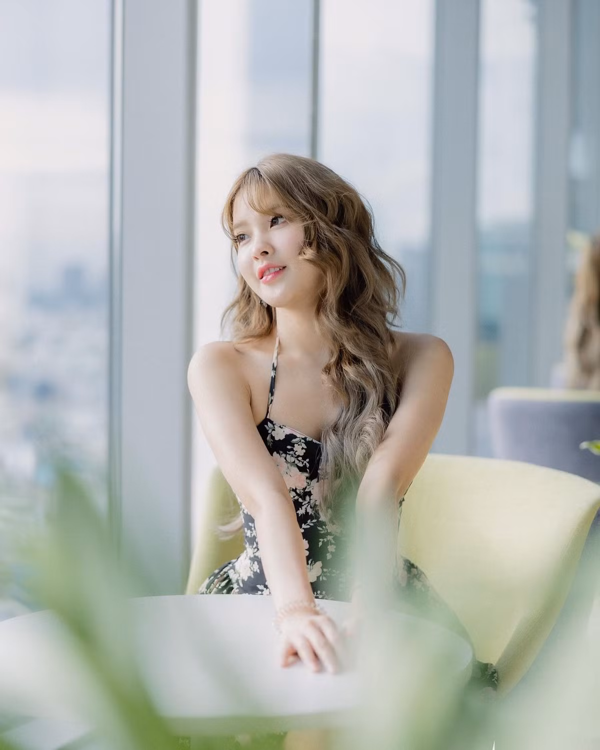 Trước đây, cô còn là một thành viên của team Liên Quân nữ của EVOS, vậy nên trình độ chơi game và am hiểu về tựa game này cũng chẳng phải dạng vừa.