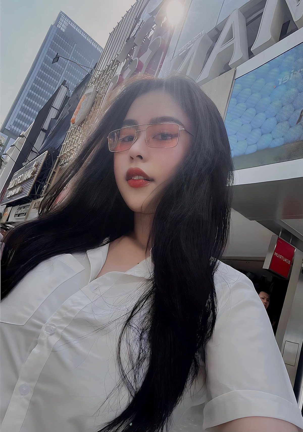 Ngọc Huyền cho biết mình chưa bao giờ tự ti vì vóc dáng, luôn yêu bản thân và yêu cả những khuyết điểm.