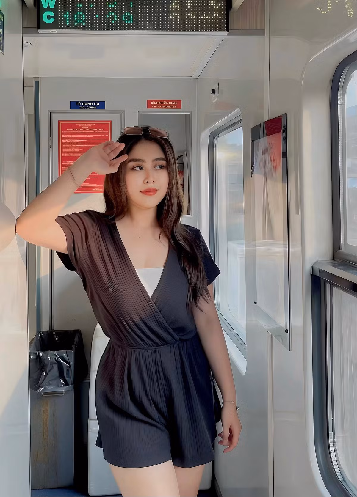 Hot girl béo này cao 1m60 với cân nặng 61,8kg. Từng có thời điểm cô nặng tới 75kg.