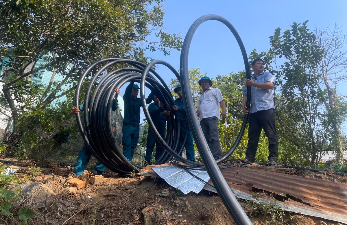 Cơ quan chức năng huyện Đạ Huoai đã đấu nối từ thượng nguồn suối Đạ M’ri theo đường ống hơn 600 mét bơm nước trực tiếp về Trạm cấp nước Đạ M’ri.