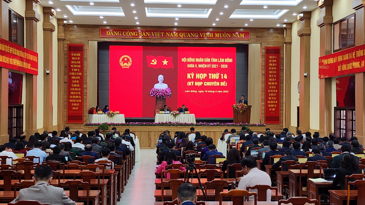 Vi sao HDND tinh Lam Dong bai nhiem Chu tich UBND va HDND tinh